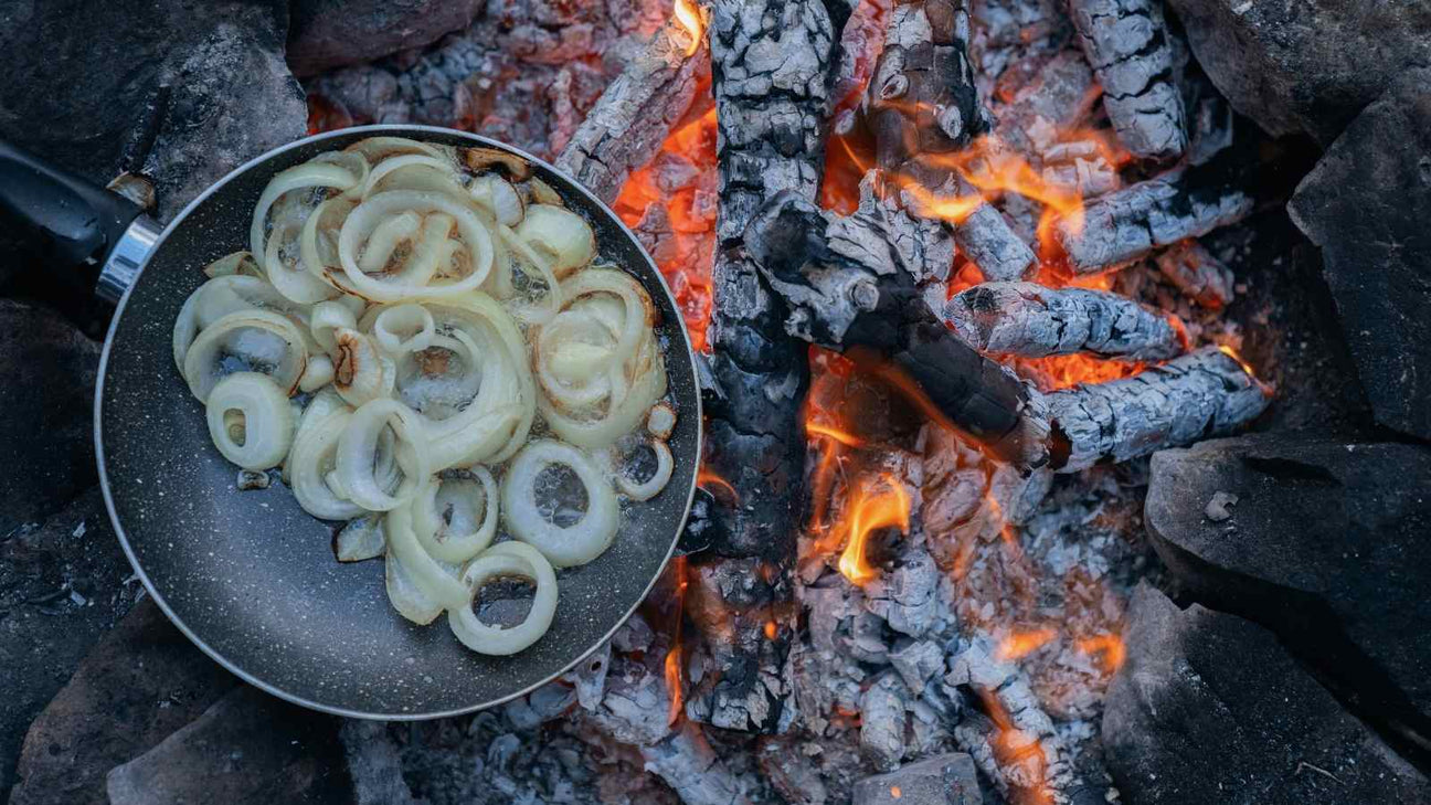 Lyxig matlagning på vandring – kantareller och gaskök ute i naturen