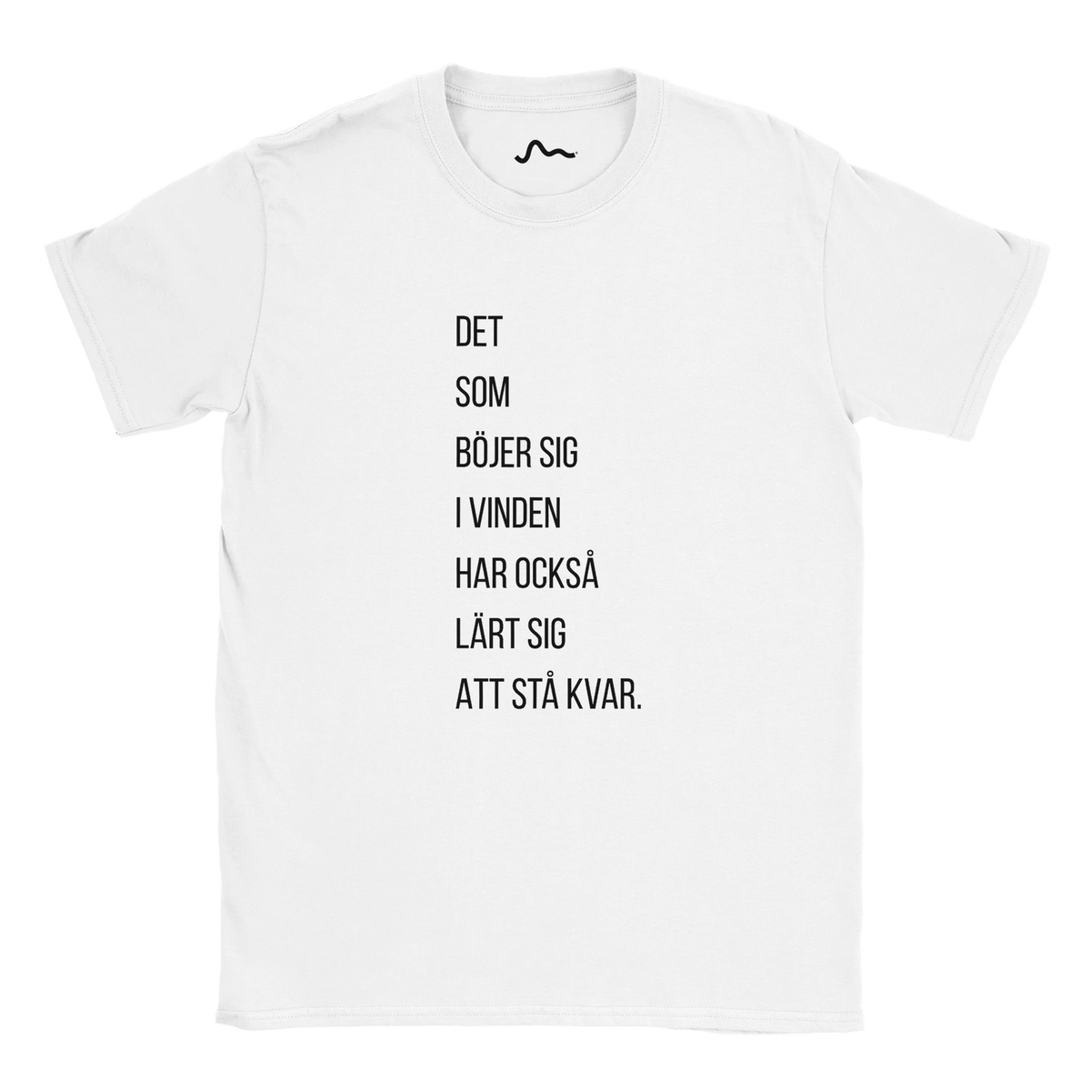 Vit T-shirt Vinden med texten ”Det som böjer sig i vinden har också lärt sig att stå kvar”.